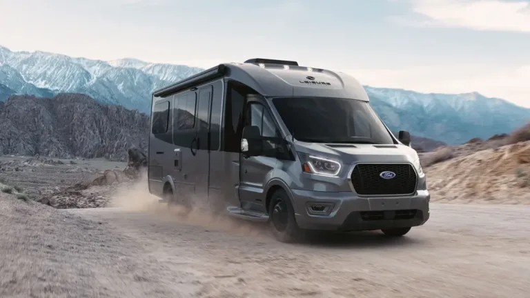 Ford Transit-bobil gjør stuen om til soverom på sekunder