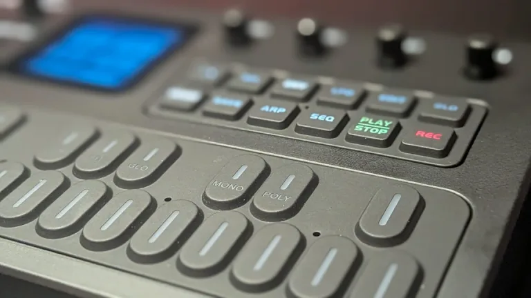 M-Vave FM-1 går fra billig synthesizer til lommeformat musikkstudio