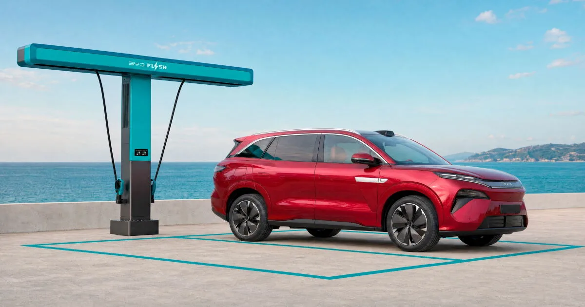 BYD Atto 8 lades fra 10 til 97 prosent på ni minutter