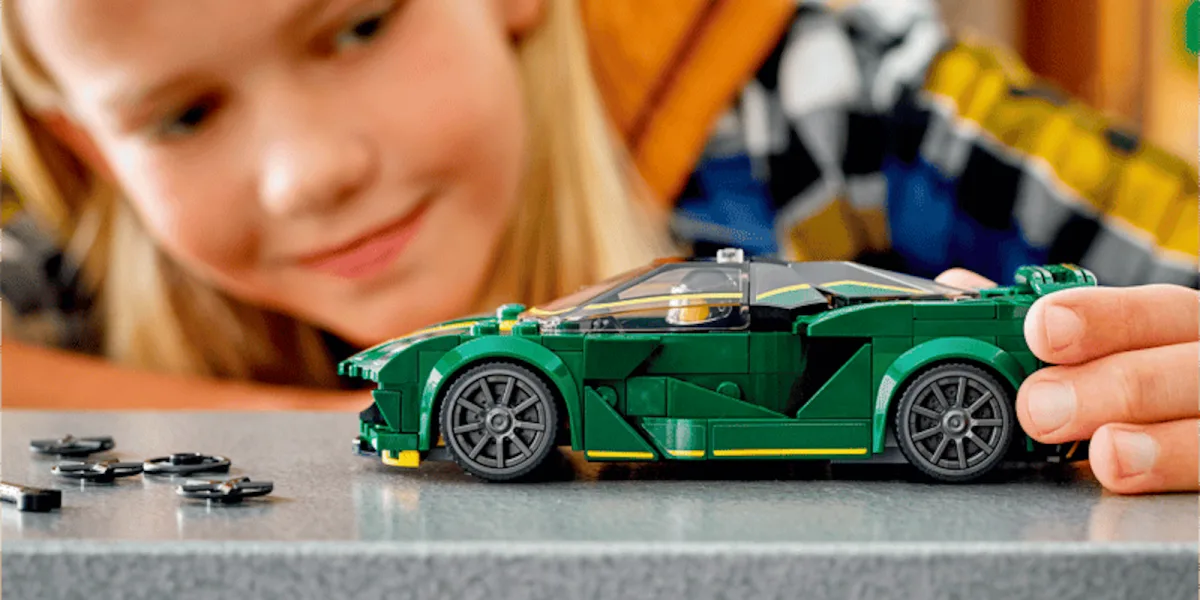 LEGO samler elbiler, gravemaskiner og andre elektriske maskiner i én serie