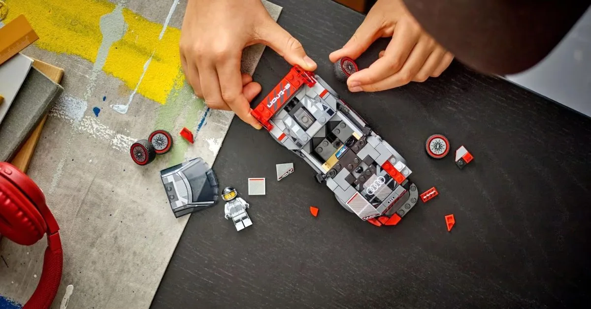 LEGO samler elbiler, gravemaskiner og andre elektriske maskiner i én serie