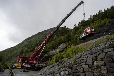 Image 28: Skredsikring rv. 13 Svotunnelen