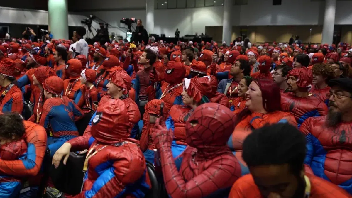 Hundrevis av Spider-Man-fans forsøkte å slå verdensrekord i New York