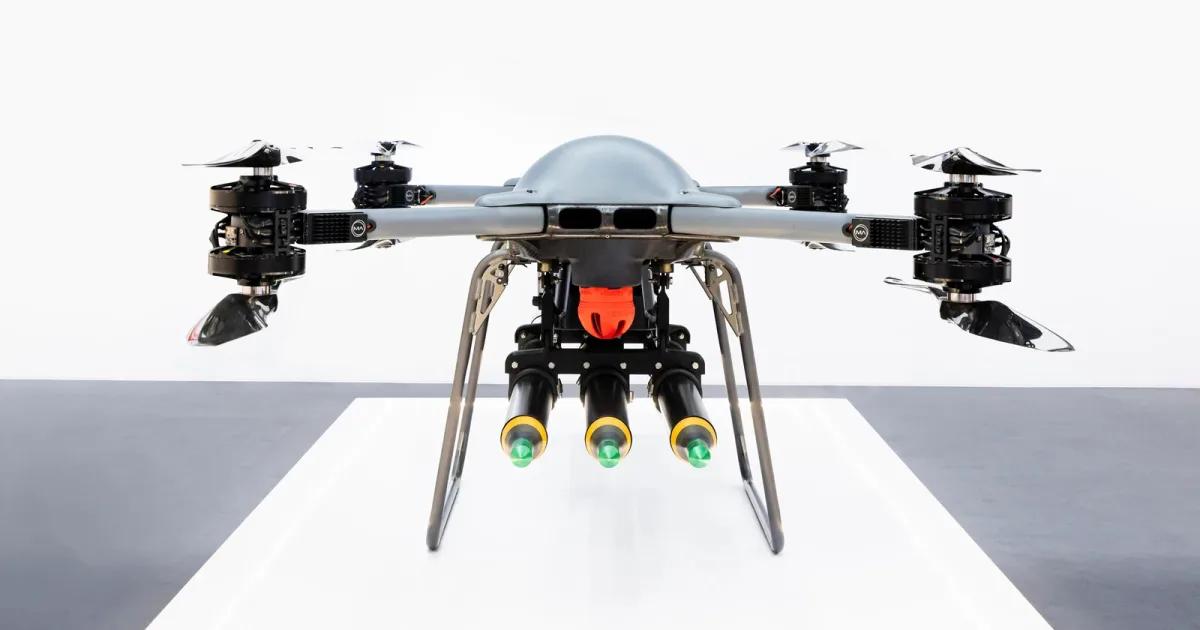 BAE Systems tester drone som kan skyte ned flere droner uten landing