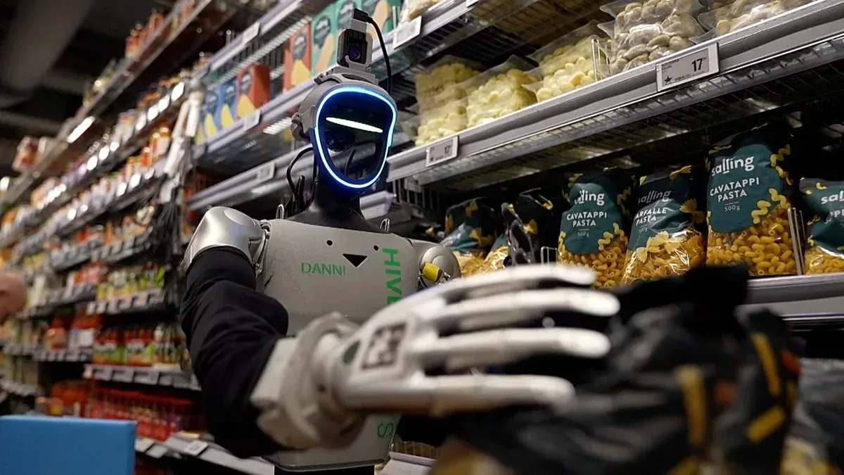 Humanoide roboter testes for nattarbeid i dansk supermarked